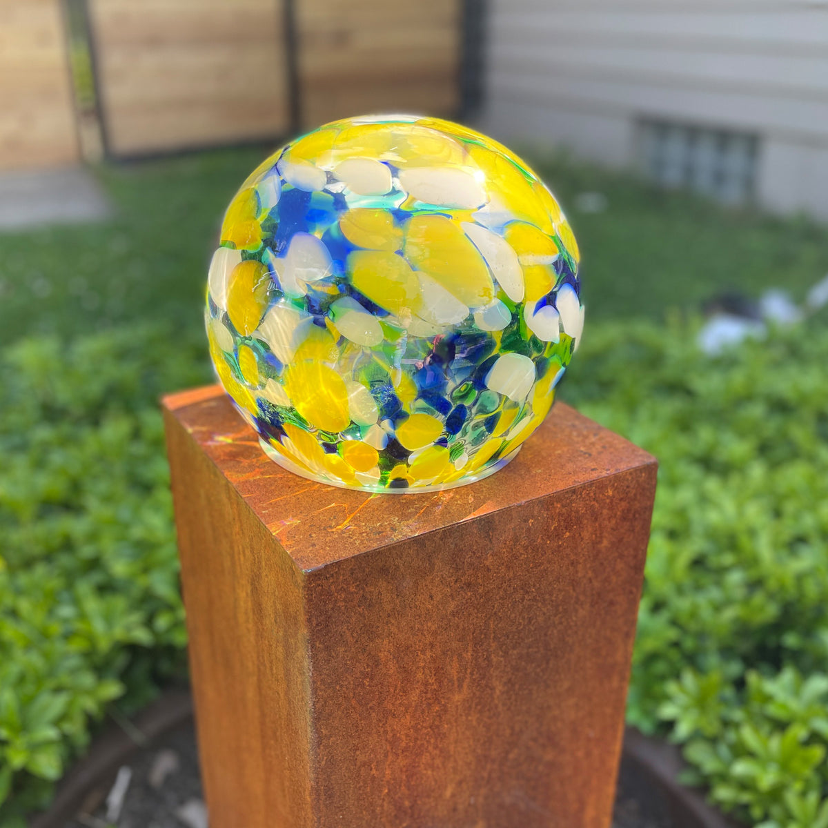 Solar Gazing Globe with Garden Stand | Rusty Patina Column with Gazing Globe
